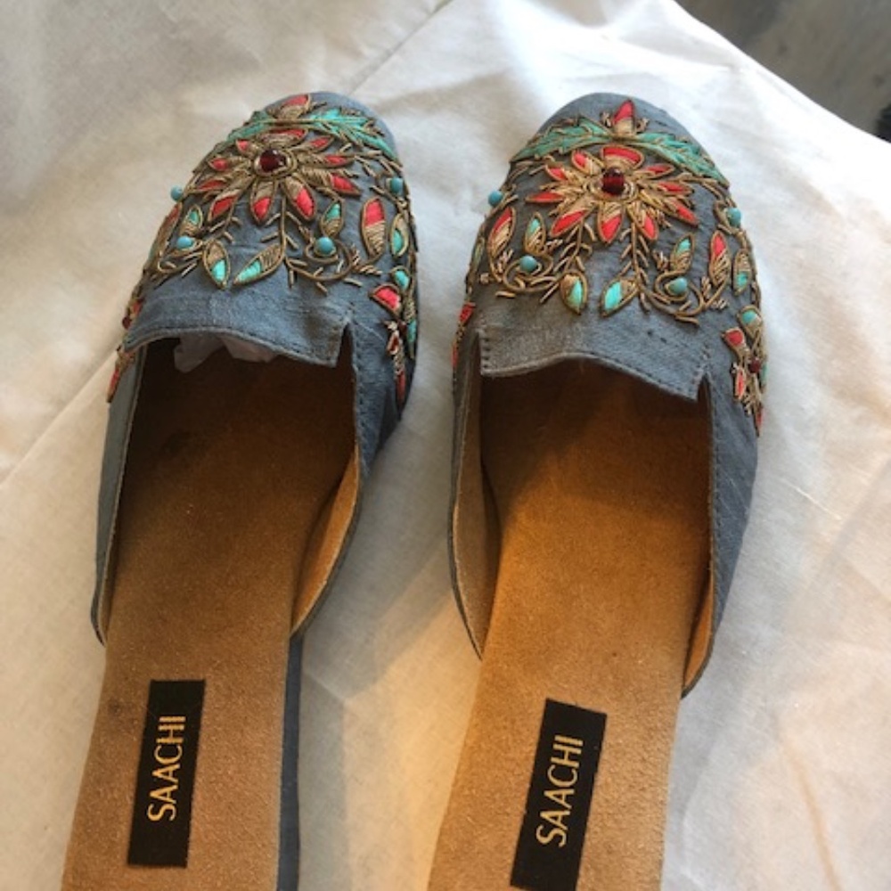 Saachi blue silk embroidered Mule